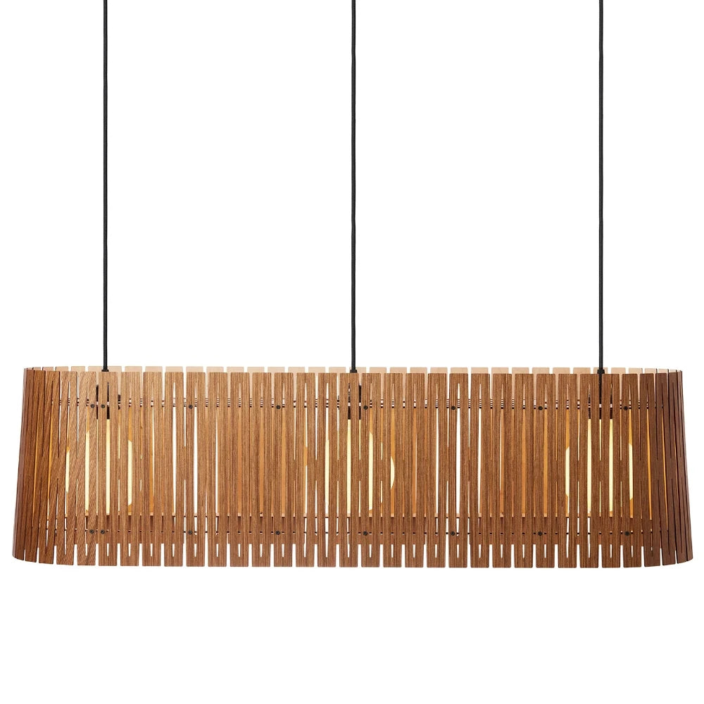 NKJ Design / Pendellampe / WOOD FIVE / Birch Wheat Brown.
Håndlavet WOOD FIVE Wheat Brown pendellampe fra NKJ Design med varm brun lampeskærm til spisebord.