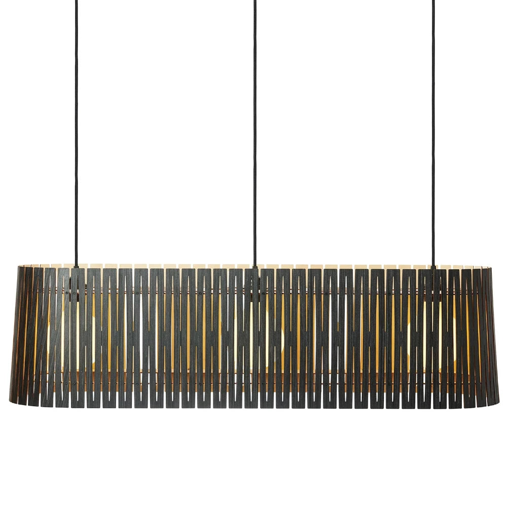NKJ Design / Pendellampe / WOOD FIVE / Birch Slate Grey.
Håndlavet WOOD FIVE Slate Grey pendellampe fra NKJ Design med mørkegrå lampeskærm til spisebord.