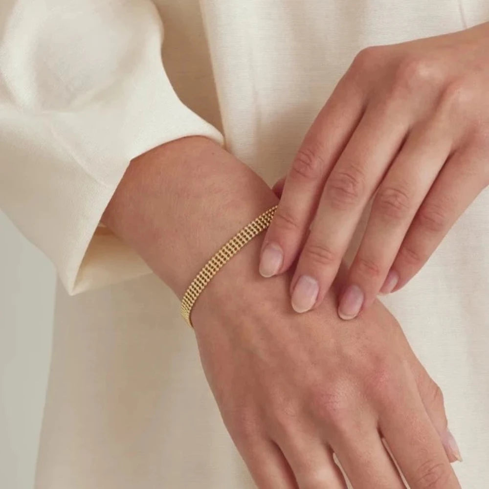 Jewelry by Grundled / Armbånd / Eden / Forgyldt.
Guldbelagt kuglearmbånd med fyldigt design.