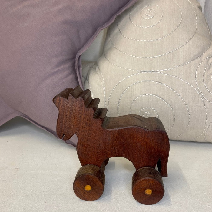 Jost lille hest på hjul - Mahogni