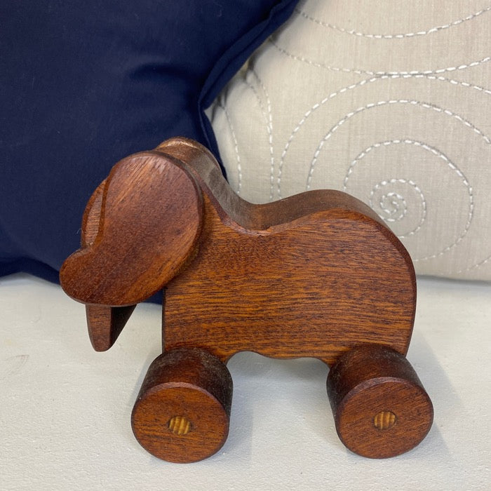 Jost lille elefant på hjul - Mahogni