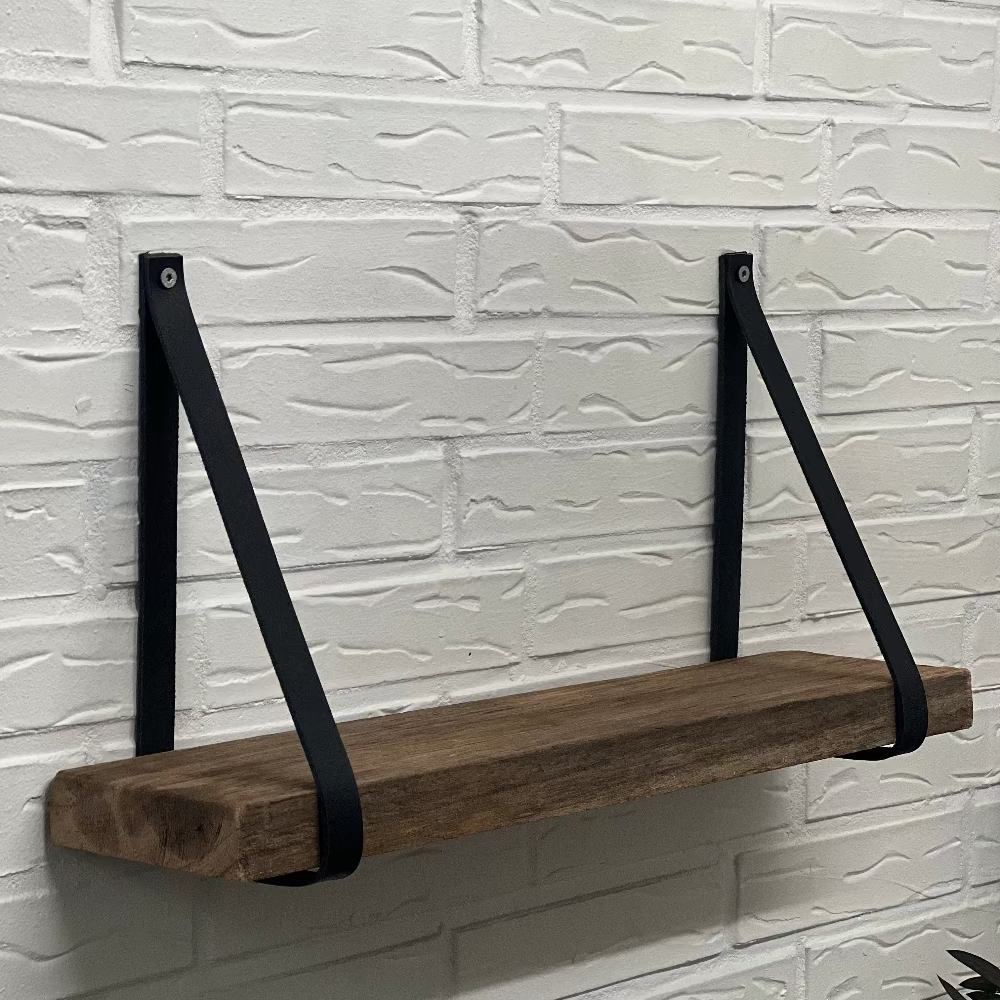 Hylde / Skibsplanke / Håndlavet dansk design / Lille.
Træhylde af skibsplanke med grov struktur og maritimt udtryk.