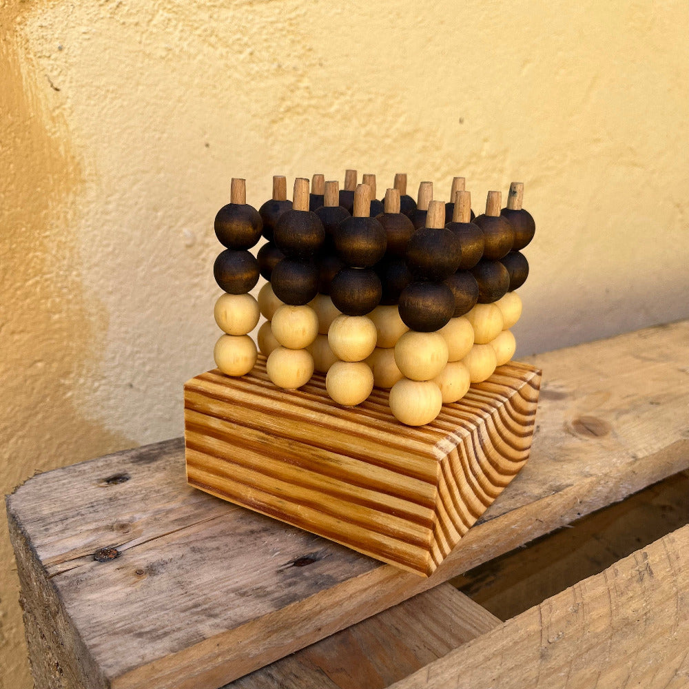 Jost 4 på stribe træspil - Sort