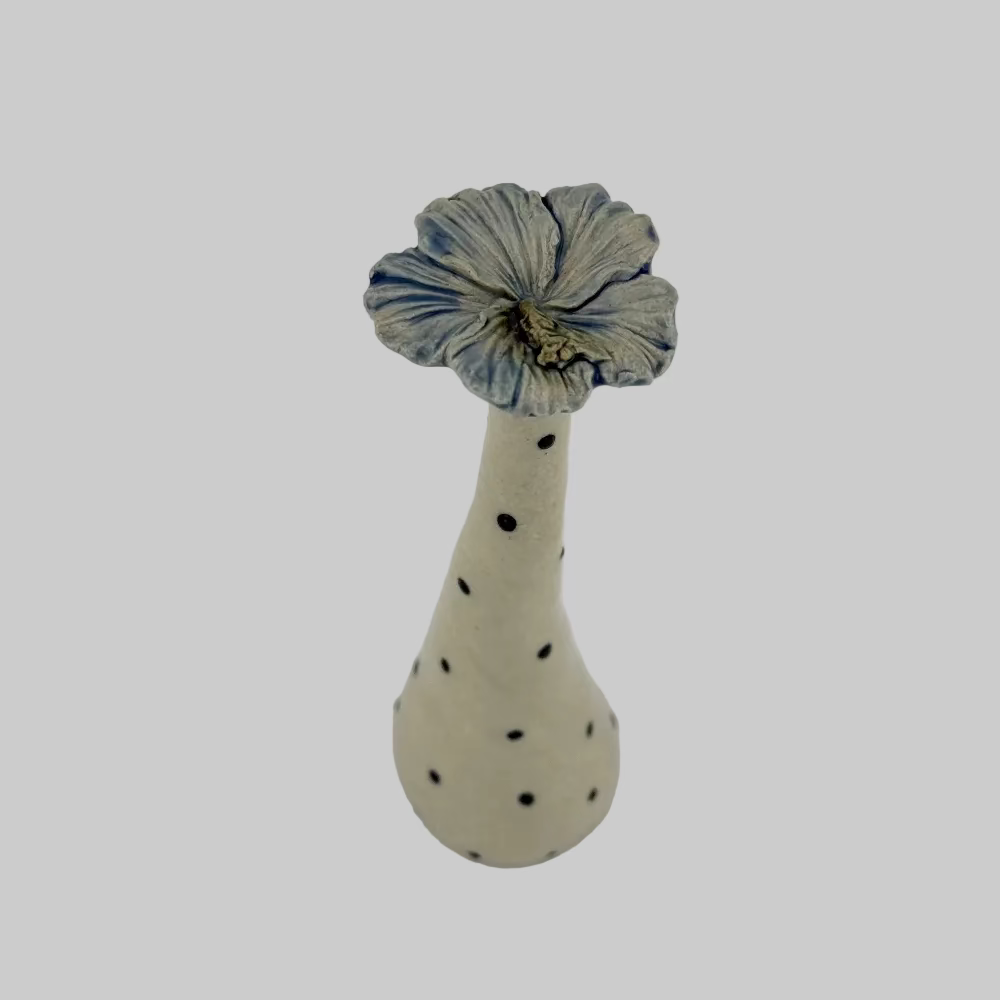 Keramikblomst / mellem / Håndlavet keramisk blomst i blå med prikker / Keramik figur af blomst / Blå blomst