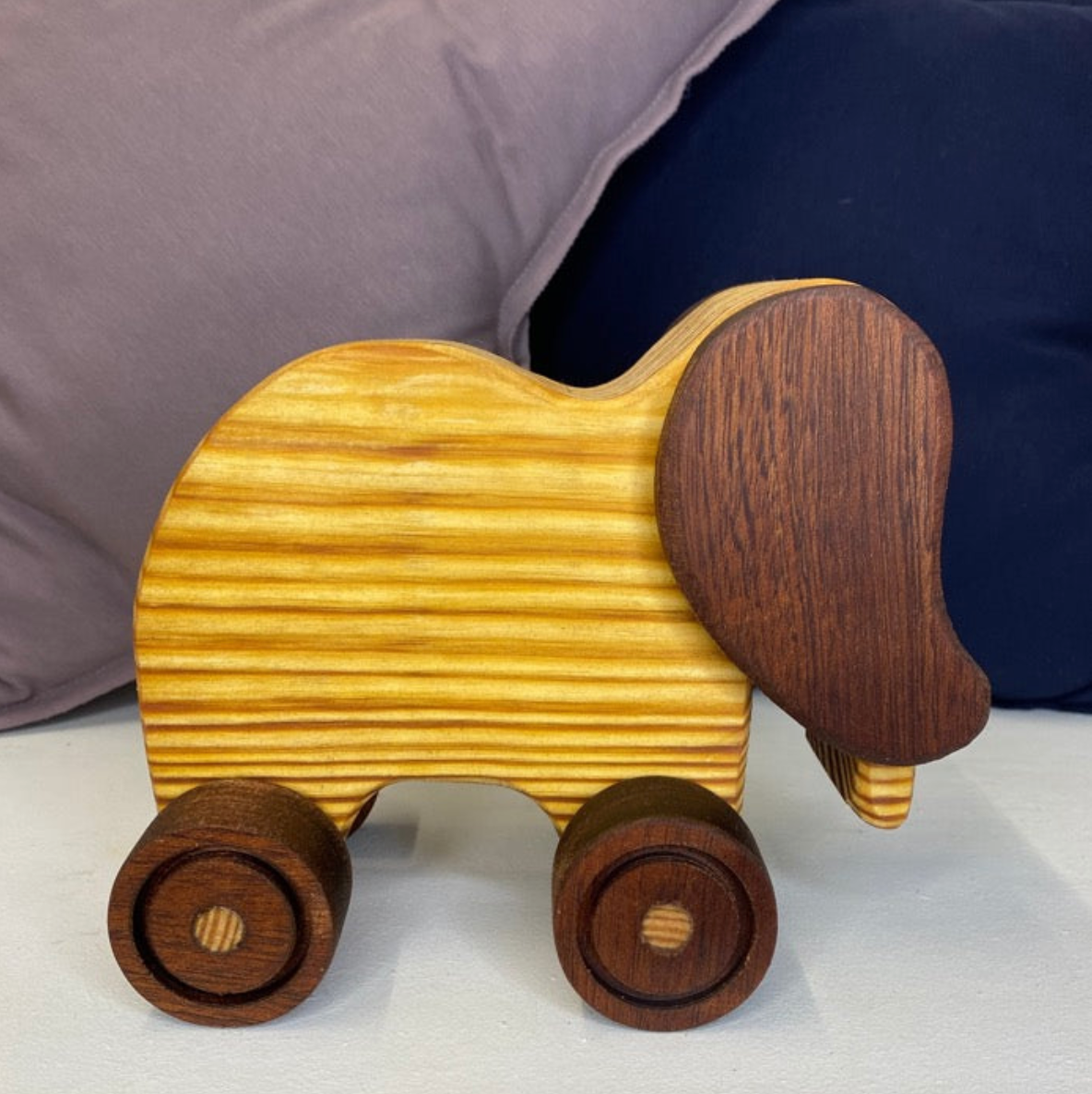 Elefant på hjul / Stor / Sibirisk lærketræ