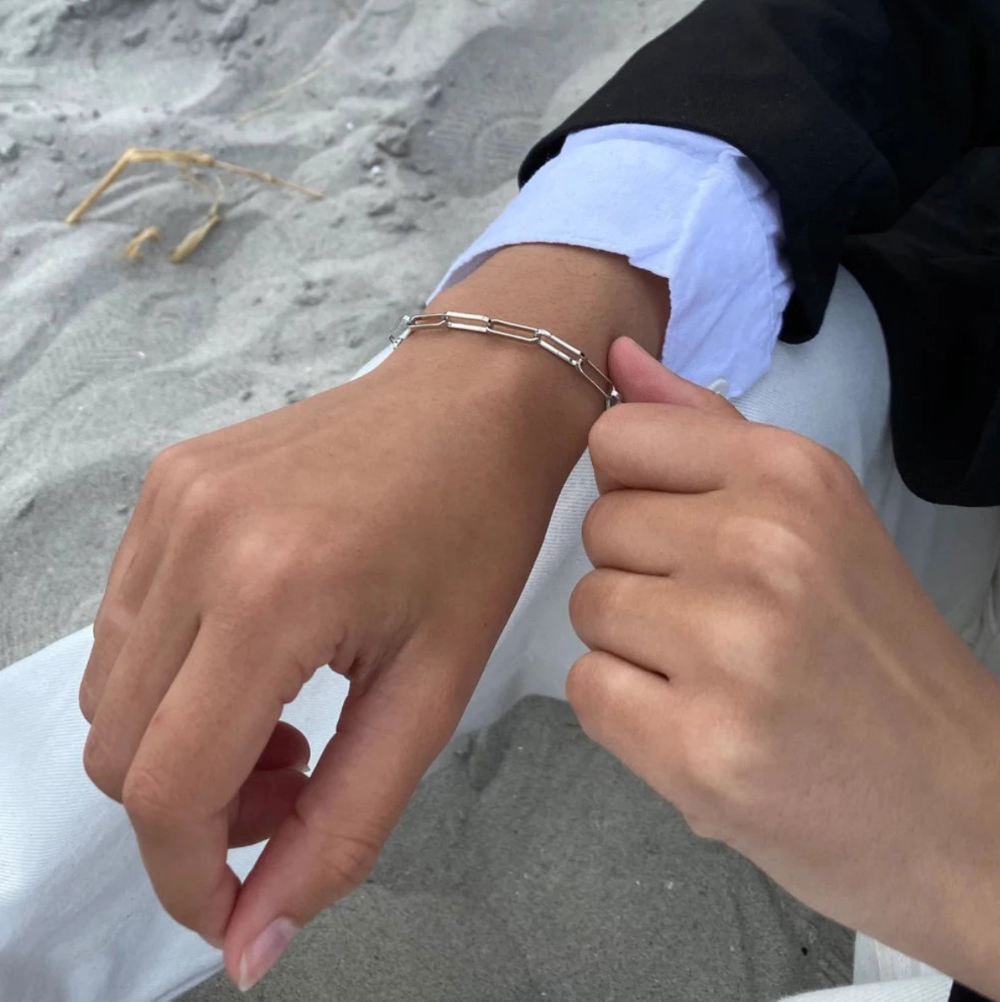 Jewelry by Grundled / Armbånd / Carla / Forsølvet.
Chunky sølvbelagt kædearmbånd med aflange led.