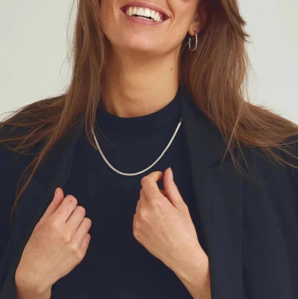 Jewelry by Grundled / Halskæde / Laura / Forsølvet.
Elegant sølvbelagt snake chain halskæde med blank finish.