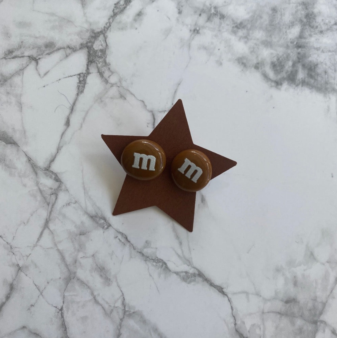 Ørestikker / M&M´s / Brun
