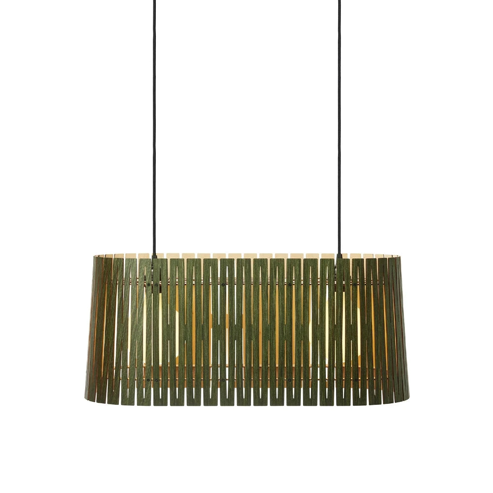 NKJ Design / Pendellampe / WOOD THREE / Birch Forest Green.
Grøn WOOD THREE pendellampe i birketræ fra NKJ Design.