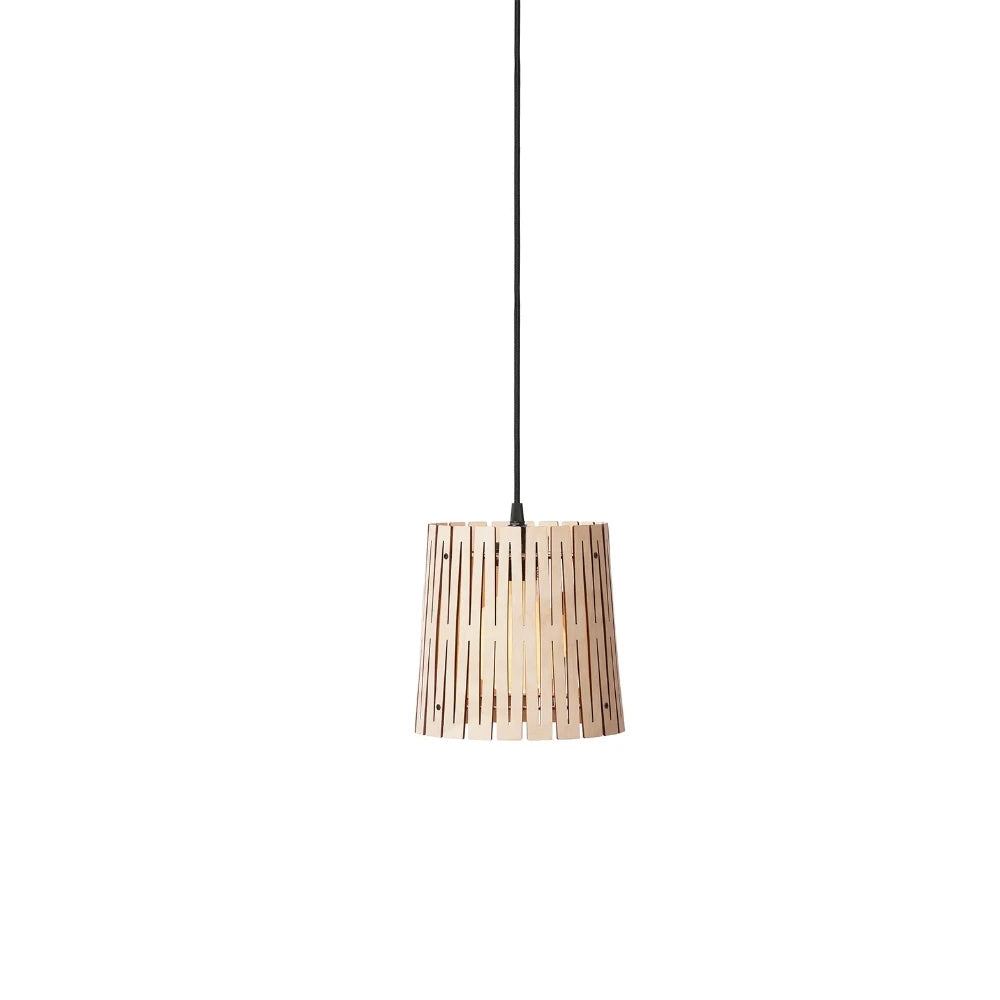 NKJ Design / Pendellampe / WOOD FOUR / Birch.
Håndlavet WOOD FOUR Birch pendellampe i birketræ fra NKJ Design med moderne dansk design.