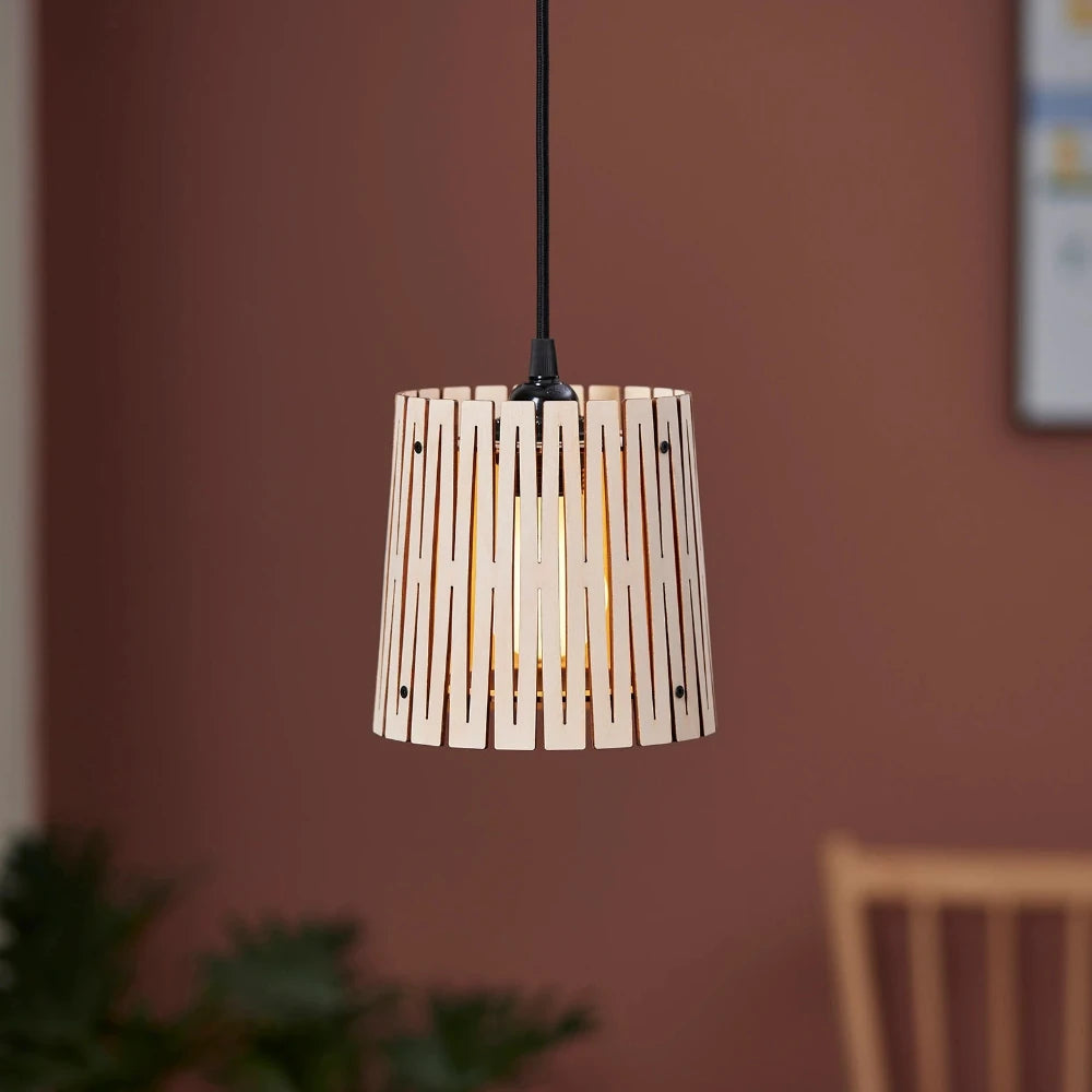 NKJ Design / Pendellampe / WOOD EIGHT / Birch.
Skandinavisk pendellampe og loftlampe i birk fra NKJ Design med varmt LED lys.
