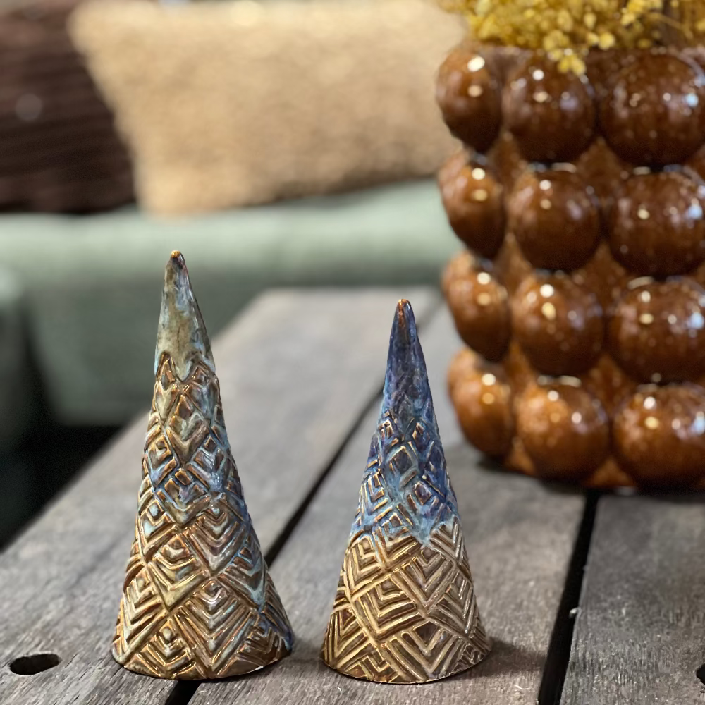 RG Ceramic / Juletræ / Stor / Keramik.
Keramik juletræ til stilfuld og nordisk julepynt.